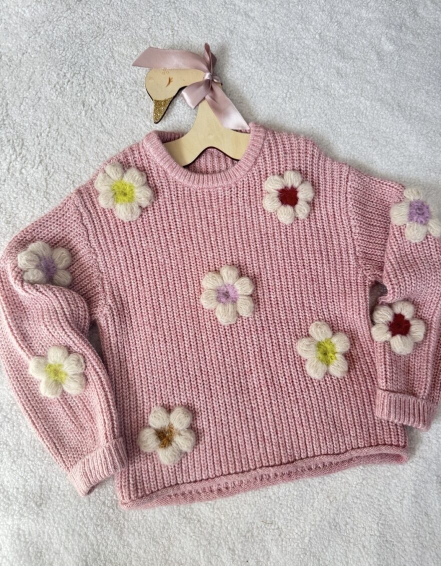 SWETEREK WYSZYWANY W KWIATY - 110cm