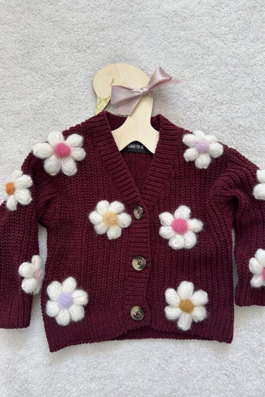 SWETEREK WYSZYWANY W KWIATY  - 92cm