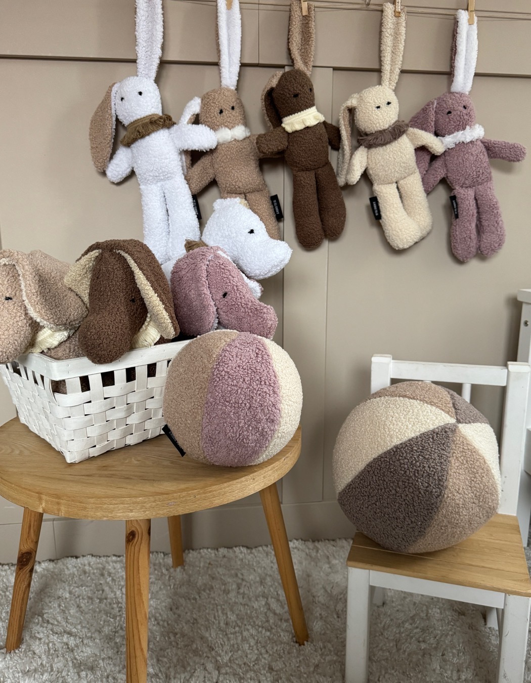 PIŁKA SENSORYCZNA / PUDROWY RÓŻ, BEŻ, KREMOWY