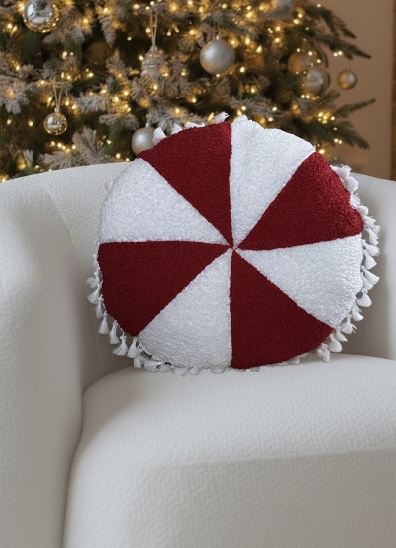 PODUSZKA OKRĄGŁA TRÓJKĄTY / BIAŁO- CZERWONA